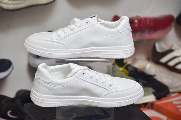 Imported pinberry sneaker white